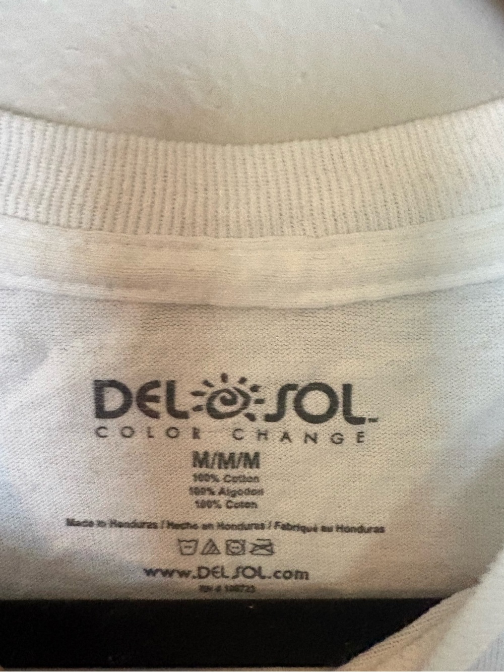 Women’s Disney Del Sol White 'Hangin Loose' Graphic Tee Color Changing - Picture 5 of 5